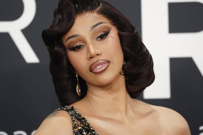 Cardi B hurls pen at 'disrespectful' man's pregnancy question - Los Angeles  Times