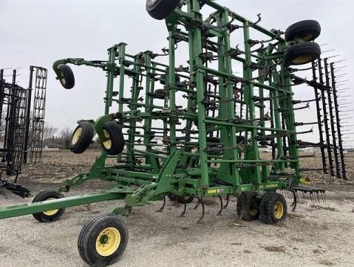 John Deere 2210 Floating-Hitch 23.6ft Field Cultivator