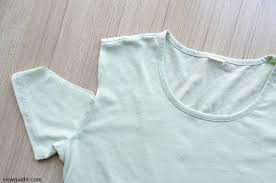 Thereafter, cut out the fringes at the bottom side of the shirt. Cut Out T Shirts To Something Wow 10 T Shirt Cutting Ideas With Instructions Sew Guide