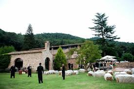 Como todas las comunidades de españa, cataluña esconde en su interior muchísimos rincones de singular belleza y encanto incomparable. Lugares Bonitos Para Casarse En Cataluna Bodas De Cuento The Wedding Designers