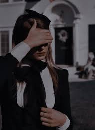 Pin By Ane On Bookstagram Aesthetic Girl Dark Photography Aesthetic Women