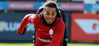 Denayer'i havaalanında yüzlerce galatasaray taraftarı meşalelerle karşıladı. Denayer Kararini Verdi Galatasaray Aspor