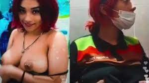 Gótica do MecDonalt que vazou no banheiro - Novinhas Pelada