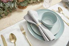 أهم 20 قاعدة في ترتيب السفرة الأرضية عليك الاعتماد عليها مجلتك