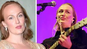 Därför tog Lisa Brolander artistnamnet Moonica Mac