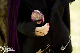 She tries to reach it through the hole but then ends up stuck. The Hole Of Mad Dolls 21 02 09 S4 Invisionfree Com Theho Flickr