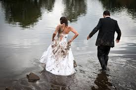 Oct 22, 2020 · im wasser ernähren sie sich von wasserflöhen, krebschen, libellenlarven, aber auch den eiern und larven anderer amphibien. Trash The Dress Shooting Tipps Und Tricks