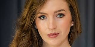 Karina Bailey's Instagram, Twitter & Facebook