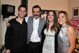 Η εριέττα κούρκουλου λατρεύει τα τατουάζ και επίσης και την οικογένειά της. Filippos Koyrkoylos O Adelfos Ths Eriettas Poso Idioi Einai