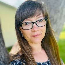 Leora Pangburn's Instagram, Twitter & Facebook