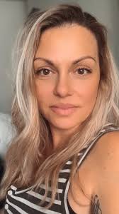 Secret strategy to creating courses that sell like hot cakes without paying  a single dollar in ads 💸💸