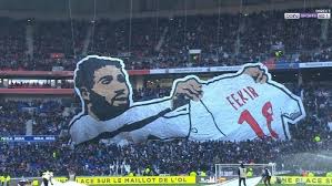 Un doublé de tino kadewere (65e,74e) a permis aux gones de battre les les verts ont loupé l'égalisation avec denis bouanga qui a manqué un penalty en fin de match. Lyon Taunt St Etienne With Giant Fekir Tifo Besoccer