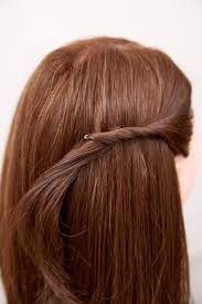 １分で分かる超簡単な ヘアピン の留め方 ヘアアレンジで大活躍 classy クラッシィ ヘアアレンジ 40代 ヘアアレンジ ヘアアレンジ まとめ髪