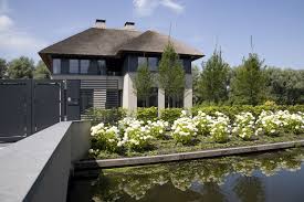 Heeft de rechtsvorm besloten vennootschap en er zijn 10 personen in dienst. Heiko Hulsker Architecten Architectuurguide