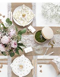Le mariage est l'un des plus beaux jours de votre vie. Chemin De Table Jute Centre Dentelle Mariage Champetre