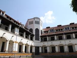Terlebih jika anda sudah berada di. Lawang Sewu Kemegahan Mutiara Dari Semarang Indonesia Kaya