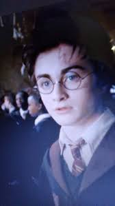 Is it some mistake or am I not getting something.....THE SCAR ON HARRY'S  HEAD... : r/harrypotter