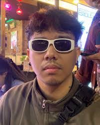 Carlo Santos's Instagram, Twitter & Facebook