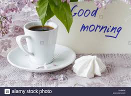 12) ich gehe zu (gut) bekannten. Guten Morgen Kaffee Tasse Und Liliac Blumen Stockfotografie Alamy