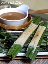 Grilled Fish Cake Usually Served With Spicy Peanut Sauce Dip Otak Otak Food Indonesian Food Fish Cakes Recipe
