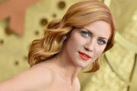 See more ideas about brittany snow, brittany, pitch perfect. Brittany Snow Has An Aca Awesome Cropped Blonde Bob Hellogiggles