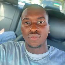 Im 6'1 and he 1'6……I told y'all this was not me I'm glad the full body pic  has surfaced now leave me alone!! 😡