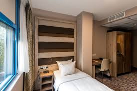 El hotel best western blue square se encuentra en ámsterdam, a 15 minutos en transporte público del centro de la ciudad, junto al canal erasmus. Xo Hotels Blue Square Best Prices Via Hotel S Website
