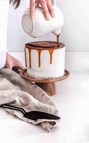 Layer Cake Caramel Au Beurre Sale In 2020 Foodstyling