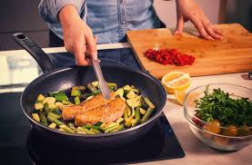 Eve sinen is kokusu nasıl giderilir, yanık kokusundan kurtulmak için ne yapmak gerekir sorularının cevabı temizlikten geçmektedir. Mutfaktaki Balik Kokusu Nasil Giderilir Balik Kokusunu Yok Etme Evim