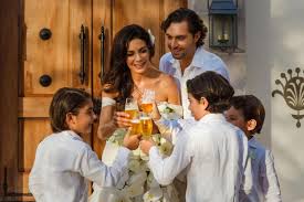 Die schauspielerin patricia manterola genoss mit ihrer familie, einschließlich ihres mannes forrest kolb, ihrer drei söhne lucca, alesso und matteo, einen magischen besuch im walt disney world resort. Patricia Manterola Y Sus Amores Luis Miguel Xavier Ortiz Y Forrest Kolb Noticias Internacionales