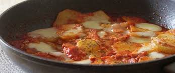 .carne e spaghetti alla pizzaiola, straccetti di carne alla pizzaiola, petto di tacchino alla pizzaiola ingredienti: Uova E Patate Alla Pizzaiola Torresette