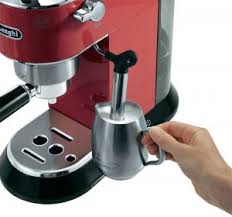 It fills out a maximum 35 ounces of water in its tank and has 15 bar pump to make every coffee making simple and easy. De Longhi Dedica Pump Espresso And Coffee Machine Red Ec 680 R Buy Online Coffee Espresso Makers At Best Prices In Egypt Souq Com
