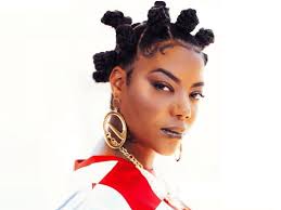 Bantu knots: o que é e como fazer o penteado cheio de coques