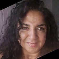 A heart-wrenching photo of a 5-year-old girl gently supporting her  4-year-old brother as the side effects of chemotherapy disrupt their  playtime has gone viral after their mother shared a raw post… |