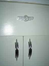 Youngstown Kitchens By Mullins Close Up Of Nameplate Handles Best Kitchen Designs Youngstown Retro Kitchen Decor