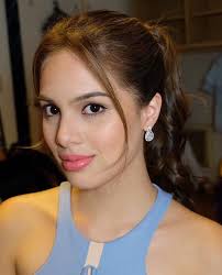 Michelle Vito Lovies ‏@MichelleVLovies 4h4 hours ago Michelle's make-up  look last night. Make up- Rick Calderon Styled by- Perry Tabora Michelle  Vito