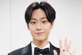 Lee do hyun is a south korean actor. Lee Do Hyun S Agency Denies Rumors Surrounding Alleged Girlfriend And Fan Gift Soompi