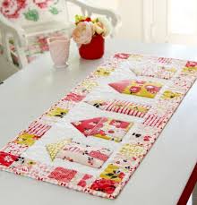 Add Some Cheery Colors To Your Dining Room With This Free Table Runner Pattern This Diy Table Run Patchwork Table Runner Table Runner Pattern Table Runner Diy