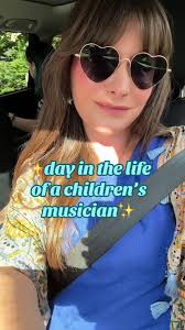 Lindsay Munroe (@linzmunroe)