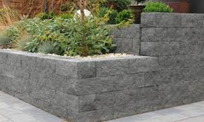 Das Muretto Mauersystem Macht Es Leicht Hoher Gelegte Beete Und Niedrige Stutzende Mauern Zu Gestalten Steine I Steinmauer Garten Terrassenmauer Gartenmauern