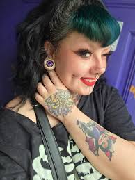 USE CODE KIONAWILLIAMS TO SAVE♡ Gorgeous people plugs from @akakbodyjewelry  ♡ they're gorgeous and fancy haha #stretchedlobes #stretchedears  #cheekpiercings #dimplepiercings #girlswithstretchedlobes  #girlswithstretchedears #akakbodyjewelry #plugs ...