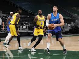 See the latest lakers news, player interviews, and videos. Milwaukee Bucks Vs Los Angeles Lakers Preview Bright Lights Fewer Stars Brew Hoop