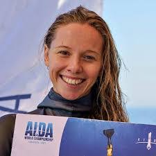 Laura Lange's Instagram, Twitter & Facebook