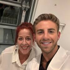 🌟It's Up! #HARMONY Broadway Previews begin October 18th. 🎟️Tickets:  https://on.barrymanilow.com/trk/dRc6