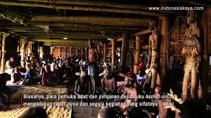 Pengaruh lingkungan alam (rimba belantara) sangat kuat. Rumah Bujang Youtube