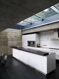 90 Moderne Kuchen Mit Kochinsel Ausgestattet Domashnie Interery Minimalistskaya Kuhnya Pereplanirovka Kuhni