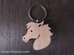 Porte Cles En Bois Massif Cheval En Bois Massif Realise En Key Holder Diy Wood Keychain Wooden Keychain