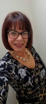 We are five sisters, today we are 30 years old, we are waiting for the  congratulations of our friends..