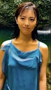 浜辺 美波 乳首