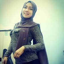 216 Likes 10 Comments Awek Tudung Gadis Top On Instagram Out Dlum Mlam Minggu Gadistop Arab Girls Hijab Beautiful Muslim Women Muslim Women Hijab